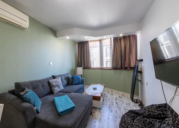 Bright City-center Flat For 4 Guests * Varna