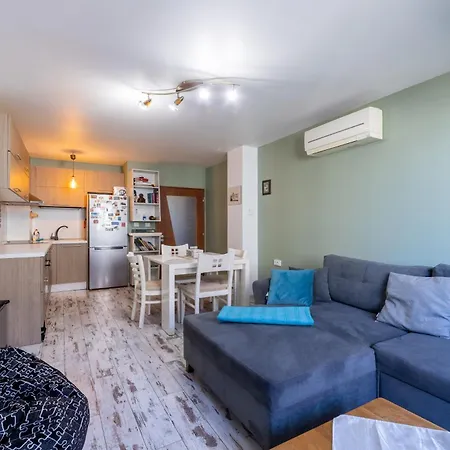 Bright City-center Flat For 4 Guests * Varna