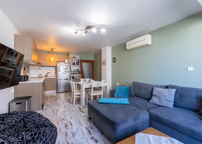 Bright City-center Flat For 4 Guests * Varna