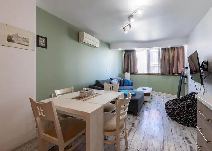 Bright City-center Flat For 4 Guests Lejlighed